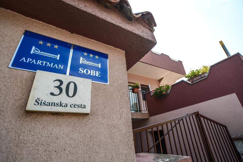 Apartments Ema Pula Zewnętrze zdjęcie