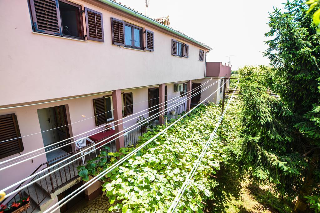 Apartments Ema Pula Zewnętrze zdjęcie