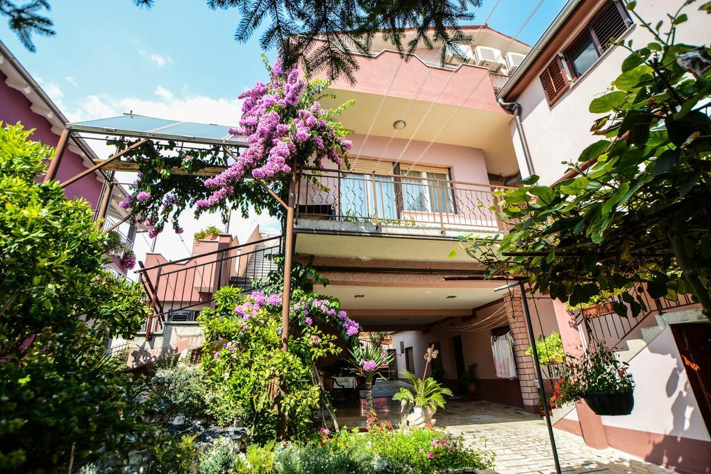 Apartments Ema Pula Zewnętrze zdjęcie
