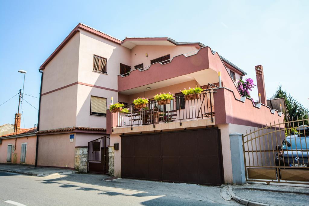 Apartments Ema Pula Zewnętrze zdjęcie